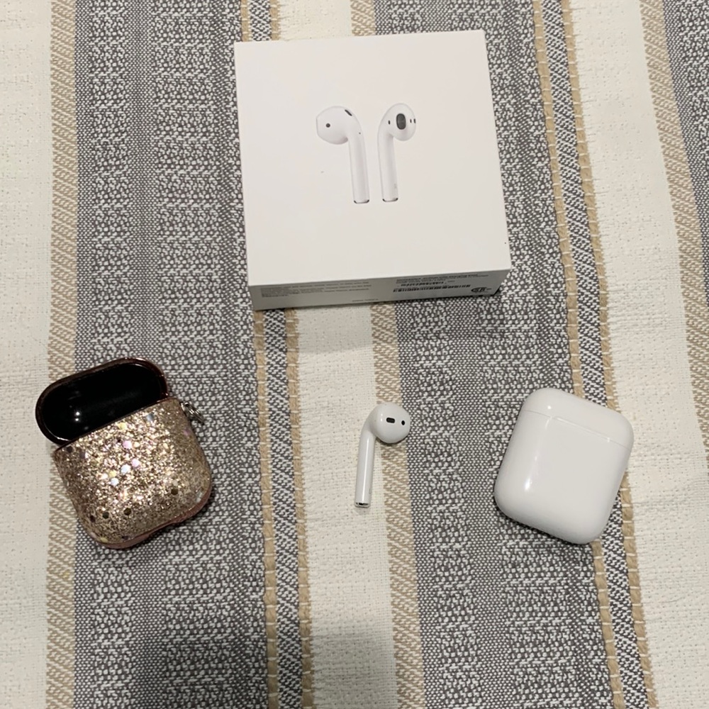 Apple AirPods first generation missing right head phone